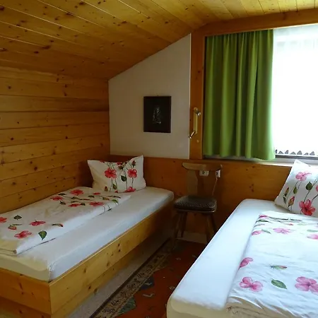 Bed & Breakfast Tirol-Haus Irma Fuegen